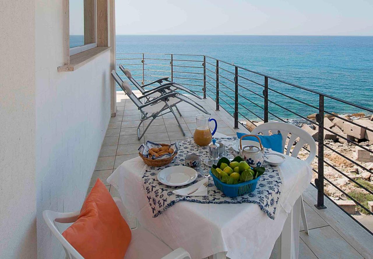 Apartment Overlooking The Sea With A View Of Old Gallipoli And The Whole Bay エクステリア 写真